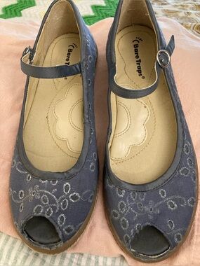 Bare Traps Peep-toe Mary Jane flat single instep strap buckle closure Sz 7
